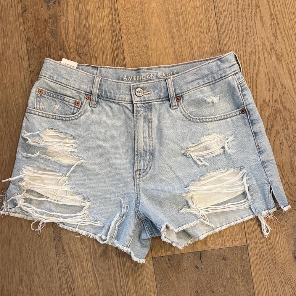 American Eagle Strigid Super High-Waisted Relaxed Ripped Denim Short